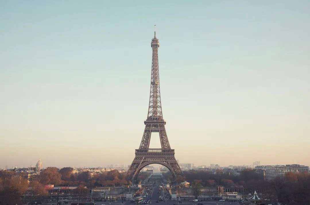 eiffel-tower-red