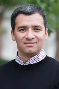 Carlos Siliezar Sosa Faculty Headshot