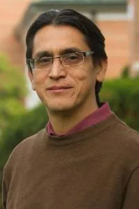Nestor Quiroa Faculty Headshot