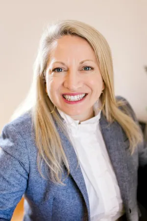 Jennifer Powell McNutt, Ph.D., Fr.Hist.S. Headshot