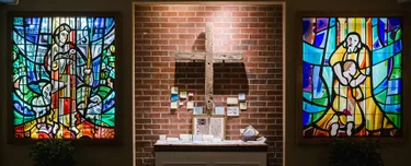gold-star-chapel-stained-glass