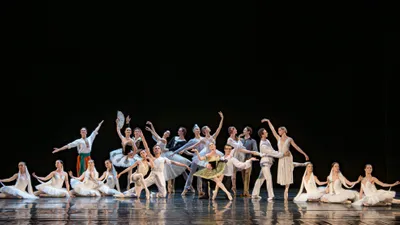 Ballet dancers dancing on stage