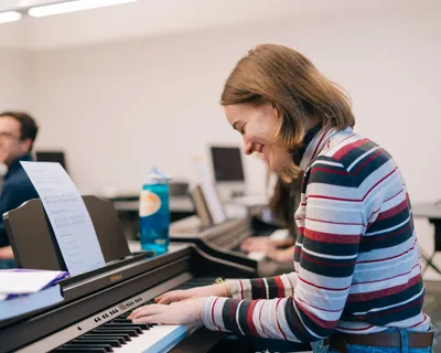 Student in Digital Piano Lab at Wheaton College Conservatory