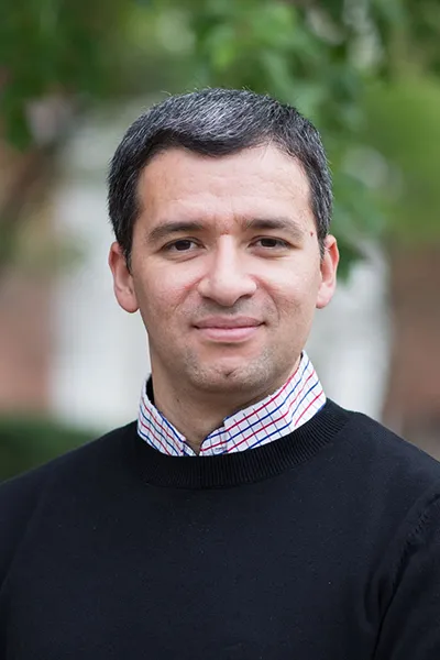 Carlos Sosa Siliezar Headshot