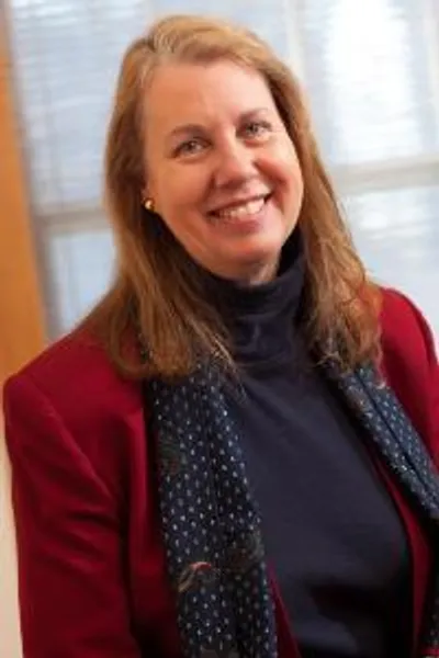 Lynn Cooper Faculty Head Shot