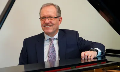 Daniel-Paul-Horn-at-the-keyboard
