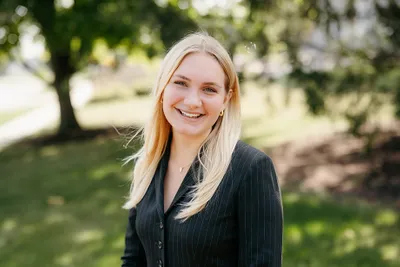 AnnaAustin Wellman Headshot