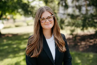 Grace Snavely Headshot