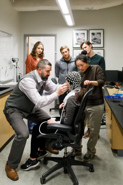 Wheaton College Neuroscience students and prof doing experiment in lab