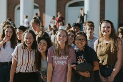 Crowd of Wheaton students during Mastodon March