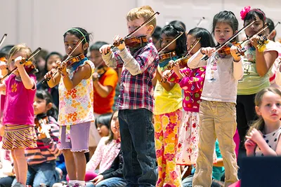 A group of kids playing violin