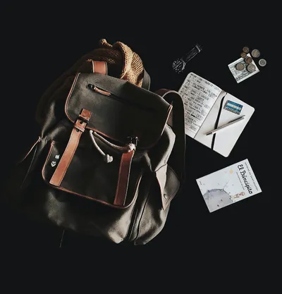 travel gear cynthia-del-rio-HM599jibAQs-unsplash