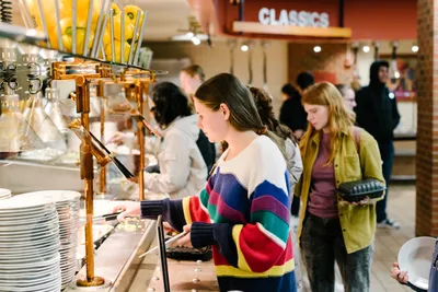 Student getting food from Anderson Commons Foodbar