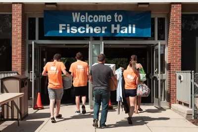 Students moving into Fischer