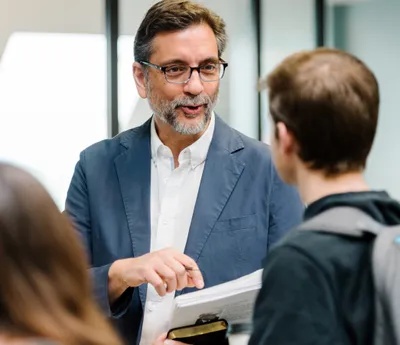 Professor talks with students