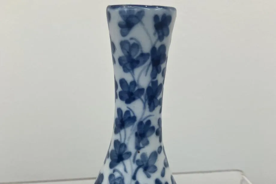 920x613 Blue Vase