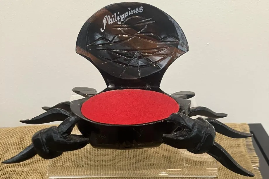 920x613 Wooden Crab
