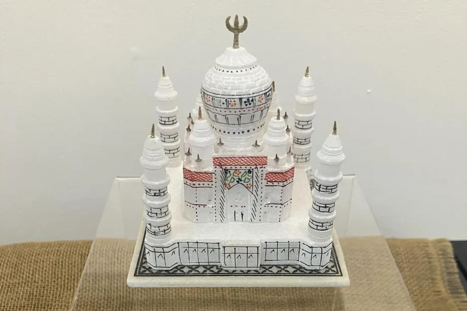 920x613 Miniature of the Taj Mahal