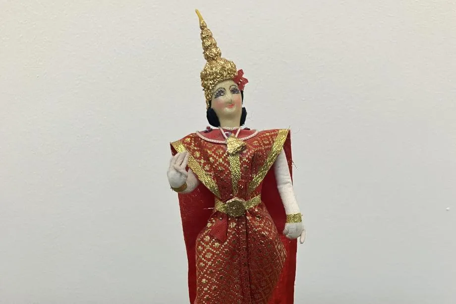 920x613 Thai Dancer Doll