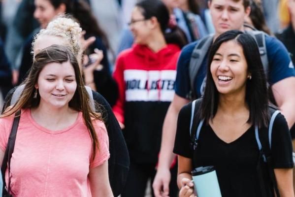 women walk to chapel at wheaton