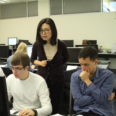 Dr. Hyunju Kim teaching students in computer science class
