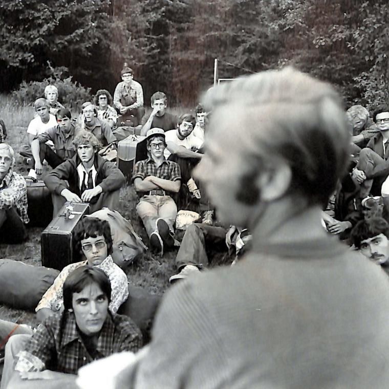 Bud Williams speaks to new arrivals for the Vanguard pre-orientation program of Wheaton College