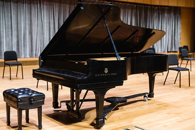 Originally in the home of George ’63 and Ludene
Hendricks Krem ’66 since 2004, the couple generously
gifted this grand piano to the Wheaton College
Conservatory of Music in 2019. The instrument has
since taken up residence in the Armerding Concert
Hall. The Conservatory currently has over 100
pianos in its possession.