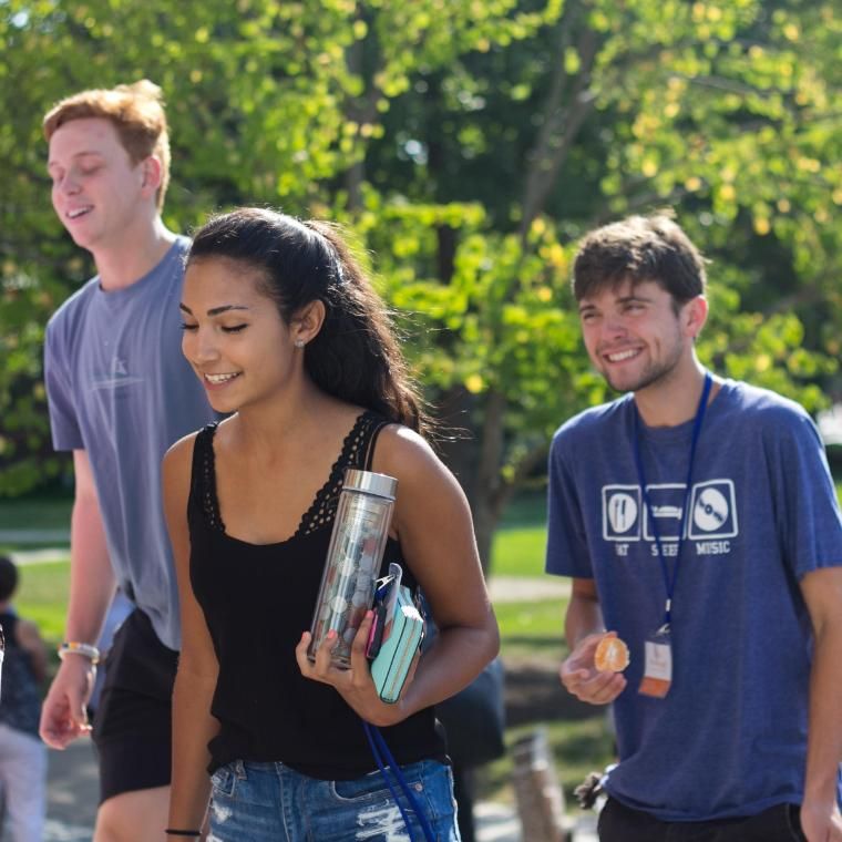 Students walking outside Orientation Week 2017 Wheaton college