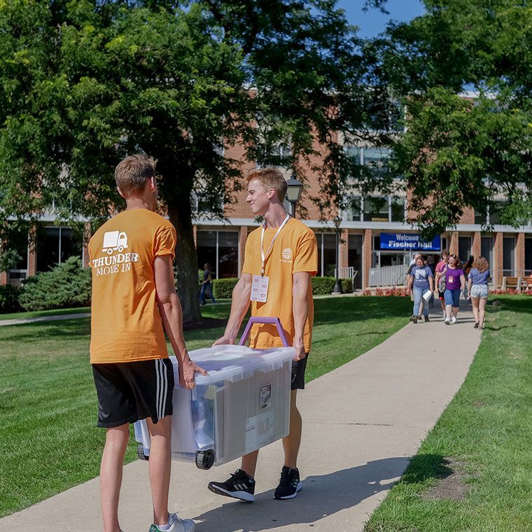 760x760-students-moving-in