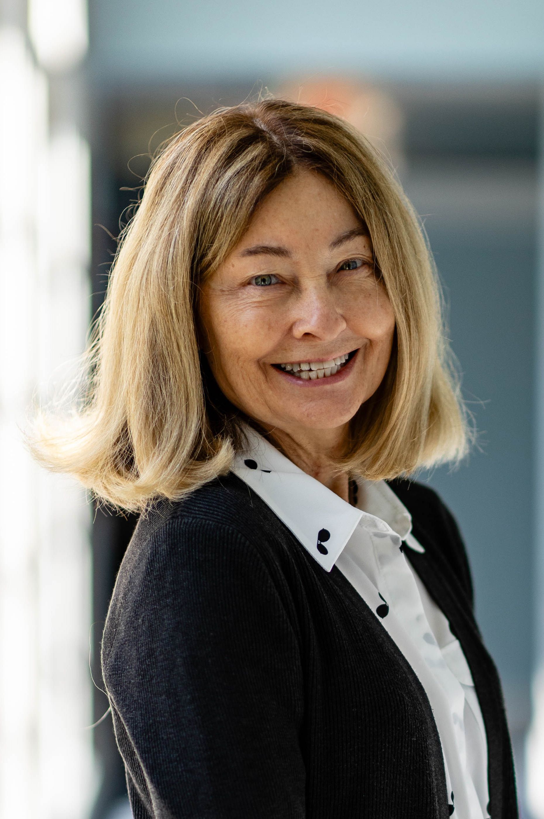 Barbara Farley headshot