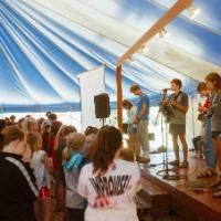 camper worship at honeyrock