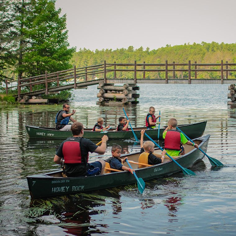 Kids and camp leaders canoes at HoneyRock