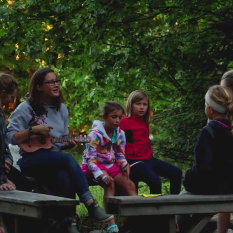 intro campers singing at honeyrock