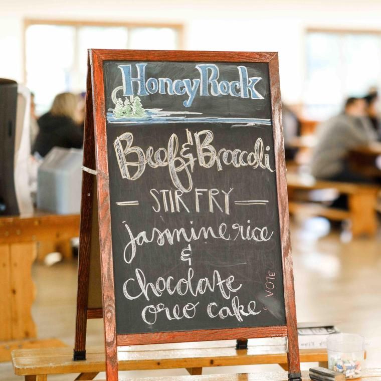 At HoneyRock, campers eat lunch together as a cabin.