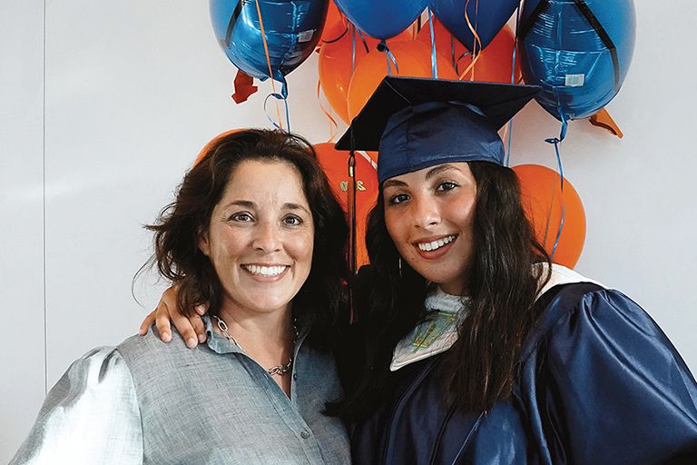 Isabella Valdes with her
mother Sujey Valdes ’98.