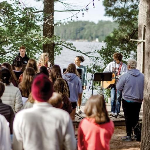 Wheaton College IL Students Worship at HoneyRock During Passage Orientation